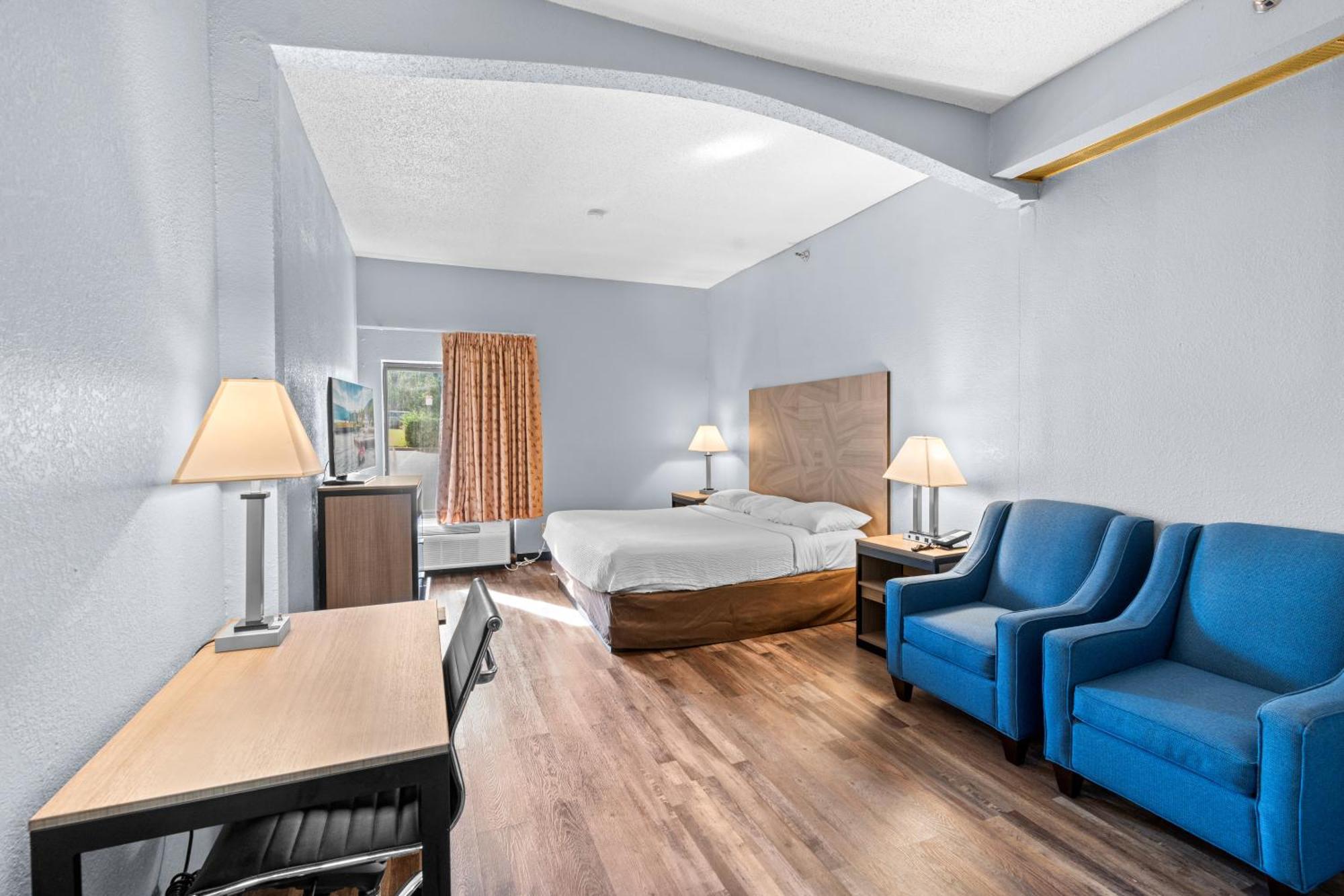 Baymont By Wyndham Lawrence Hotell Exteriör bild
