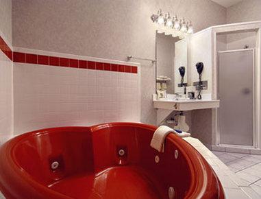 Baymont By Wyndham Lawrence Hotell Exteriör bild